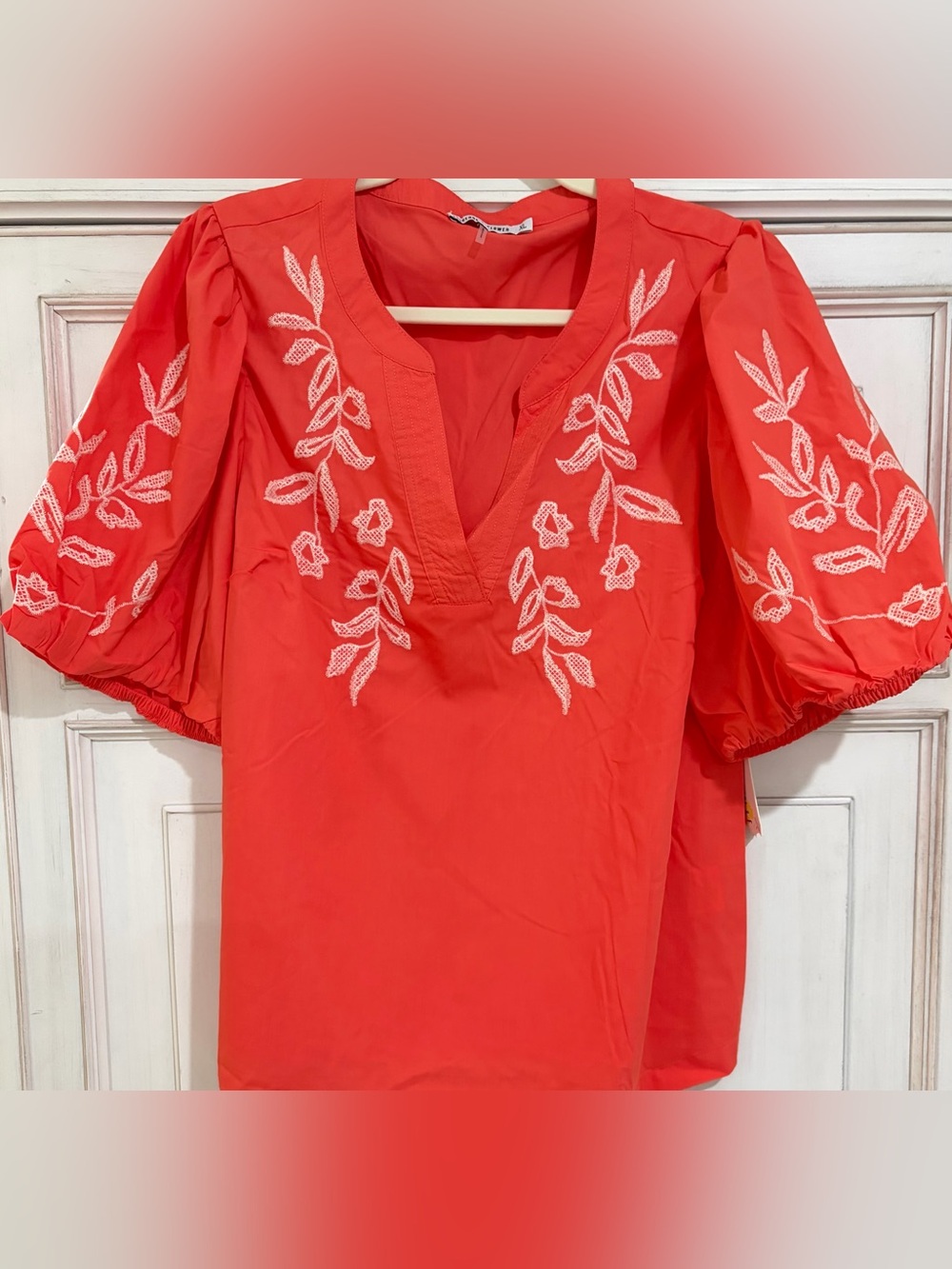 NWT SZ XL Figueroa & Flower Women’s Red Embroidered V-Neck Top